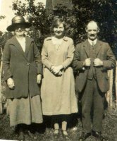 054 Wal, Emm Wingrove and Dorothy c1915